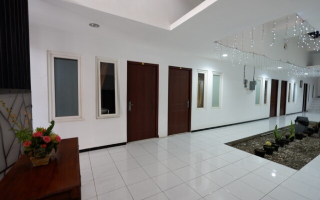 RedDoorz near Plaza Simpang Lima