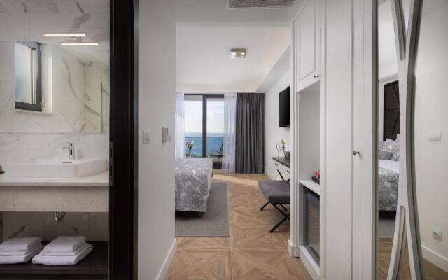 Ellure Luxury Suites
