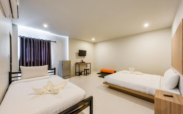 Phuket Marine Poshtel (SHA Plus+)