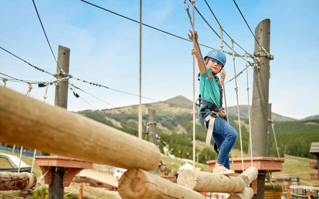 Luxury & Modern 2 Bdrm/2 Bath On Peak 7 2 Bedroom Condo by RedAwning