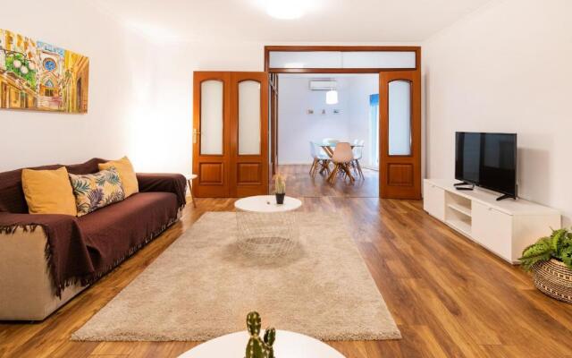 Apartamento 1º con Chill-Out frente a la Catedral
