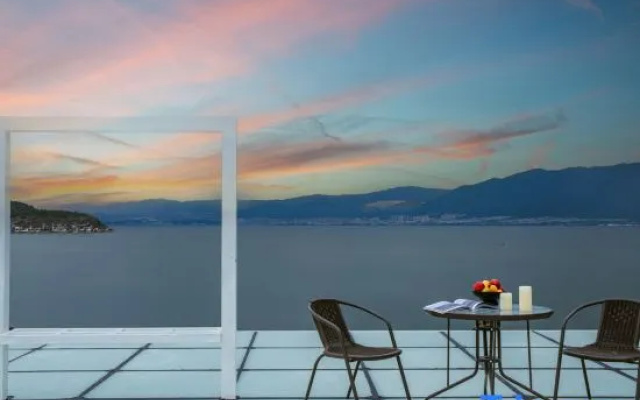 Erhai No.1 | Seaview Azure Skywalk Vacation Boutique Stay (Dali Haidong Town Ideal City) – Outside – Dali