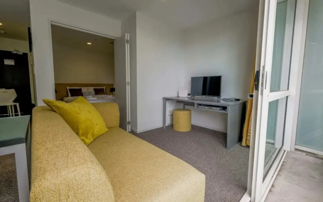 Cosy Renovated 1 Bedroom Apartment in CBD Hotel