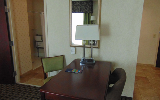 Hampton Inn & Suites Cleveland Mentor