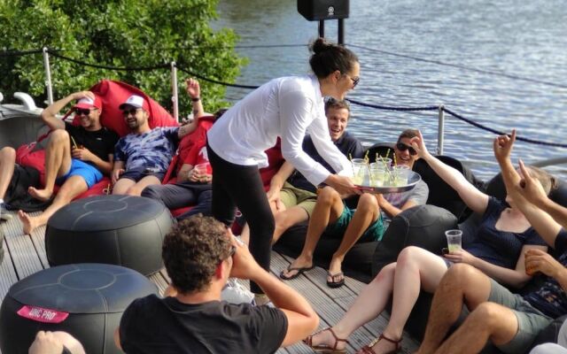 Péniche Carpe Diem La Rivière House