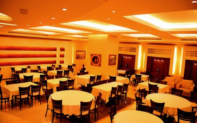 Dolphin Royal Suites