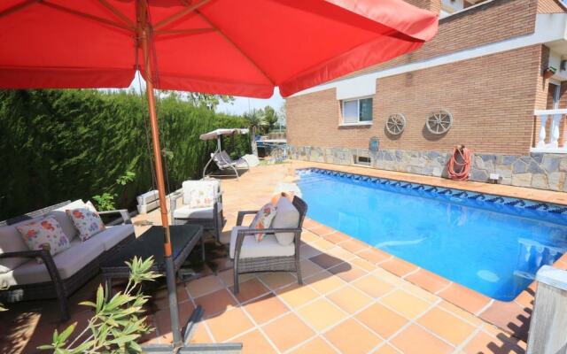 Villa Acogedora Para 8 Personas en Cambrils