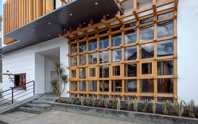 Hometown Voice · Stay at Vista Designer's Garden