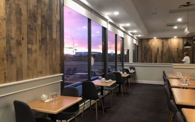 Camrose LeChateau Hotel