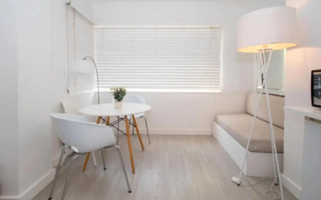 Stylish 1 bedroomed apartment in Sea Point - Caprice