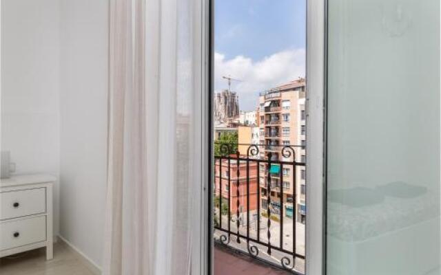 2B Apartment 5 Mins From Sagrada Familia