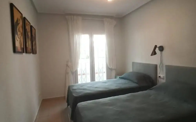 2 Bed Apt - Close To Beach - Pool - Balcony