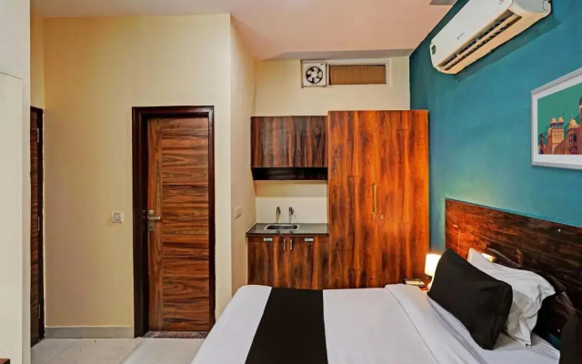 OYO 85695 Royal Hotel