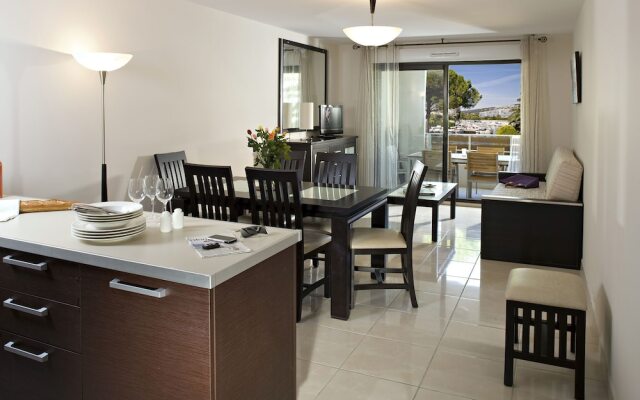 Luxury Apartment With Large Terrace Located on a Marina