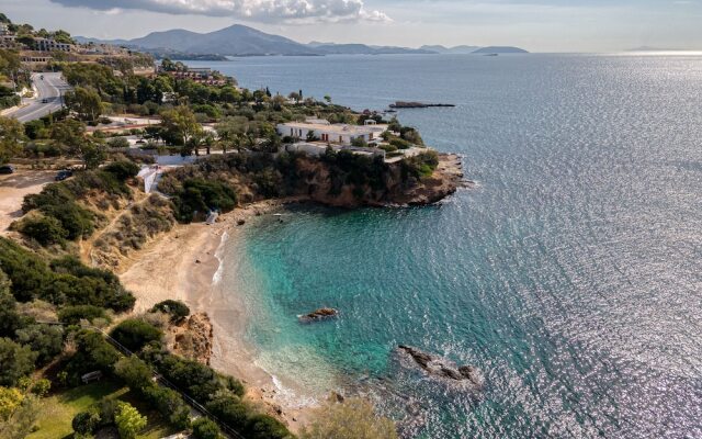 Luxurious Beachfront Villa Maira