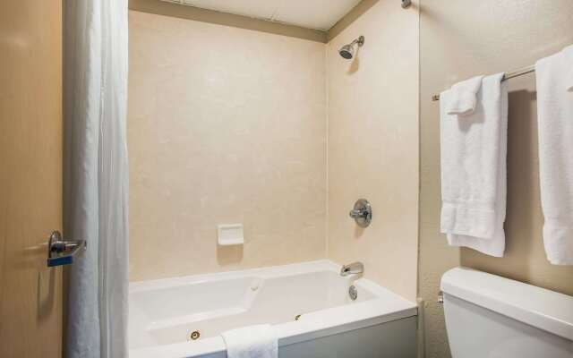 Super 8 by Wyndham Sevierville Riverside