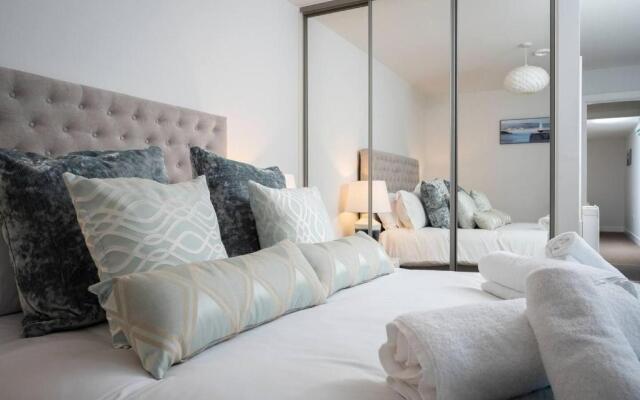4br-8guests-balcony-beachview-pool-pets