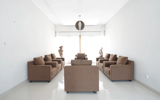 Capital O 1974 Grand Parigi Hotel