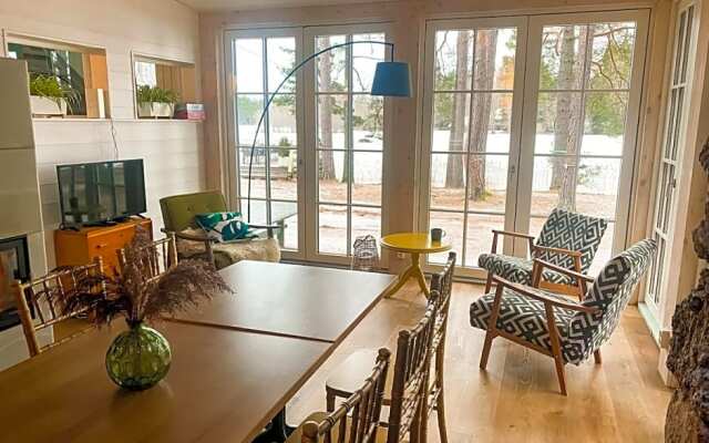 Saarj¿e puhkemaja tuba koos hommikus¿¿giga