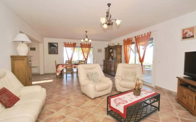 Pastoral Holiday Home With Terrace, Garden, Barbecue, Garage