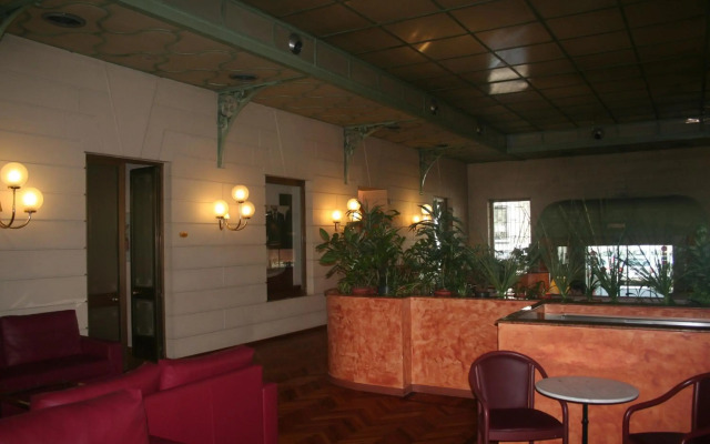 Albert Hotel