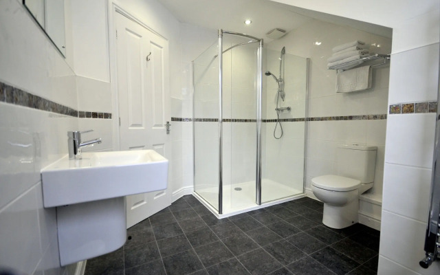 St John's Lodge (incl off-site health club)