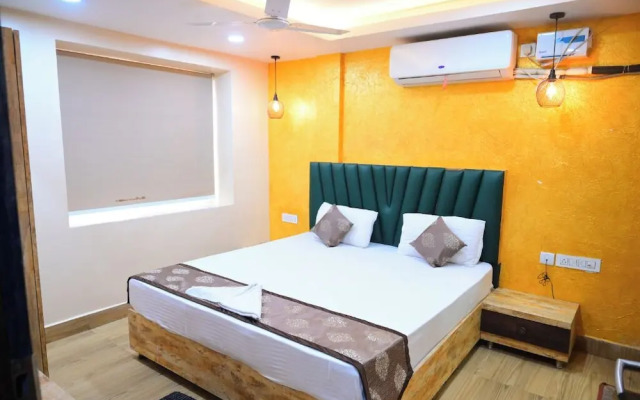 DhamStay Hotel Santosh Inn Near Temple
