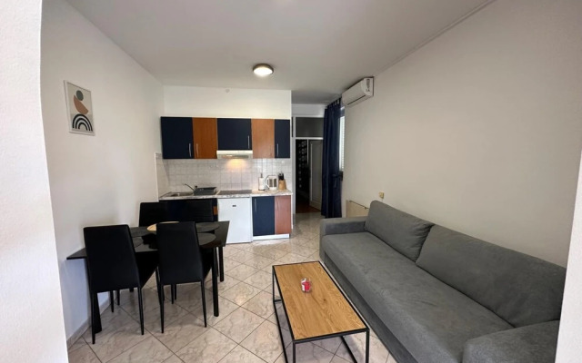 Comfortable Apartment With Terrace