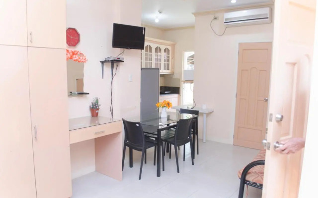 Julz Tropical Apartments