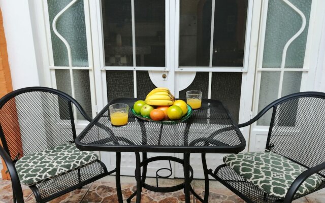 Cozy Obelisk Apartment