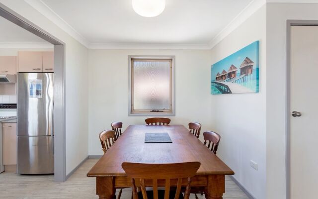 Ronald Avenue, Unit 2/36