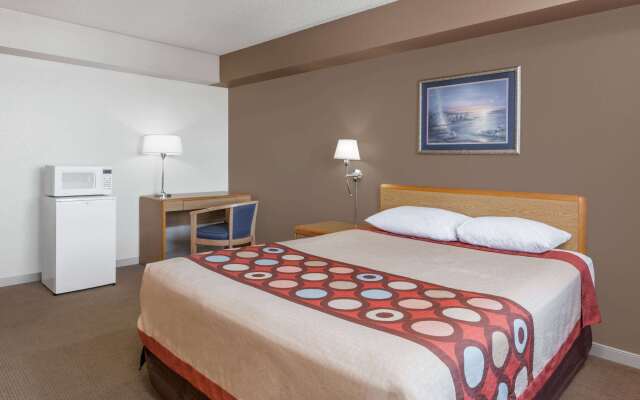 Super 8 by Wyndham Medicine Hat AB