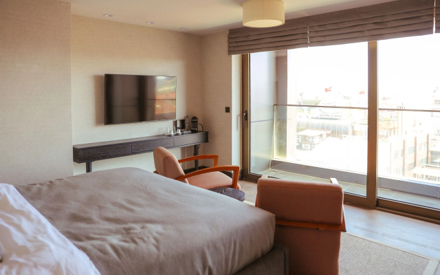 Zeno Suites Hotel