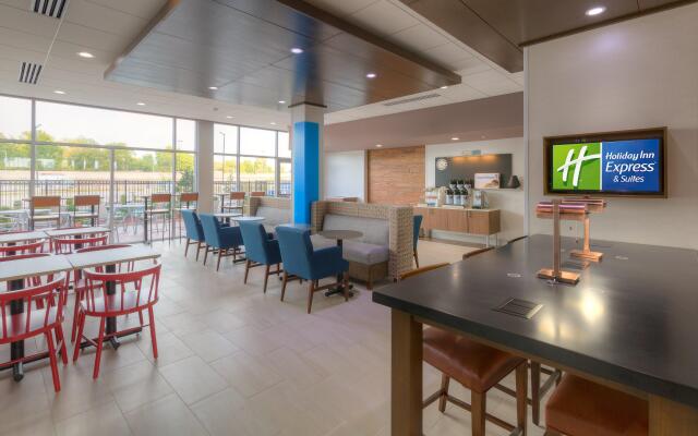 Holiday Inn Express & Suites Tulsa Midtown, an IHG Hotel