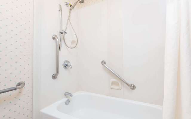 Super 8 by Wyndham Wichita South