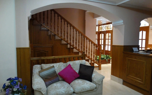Le Petit Hotel