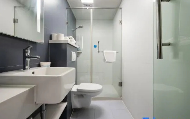 Only Court Hotel (Shanghai Wildlife Park Dachuan Road Branch)