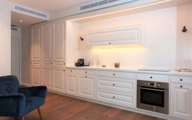 Diagonal-Stay Residency