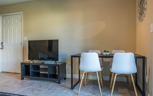 Sunny Apartments near Beach by Frontdesk