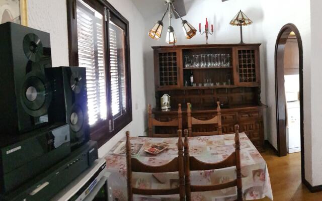 Lovely 2 bedroom house with private garden