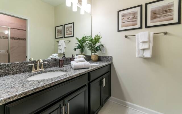 6 Bedroom, 6 Bath Pool Home