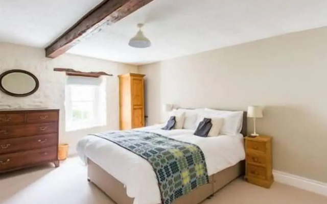 Simple Luxury in Brecon Beacons Village House