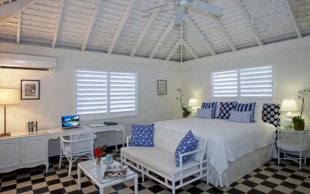 Round Hill Hotel And Villas