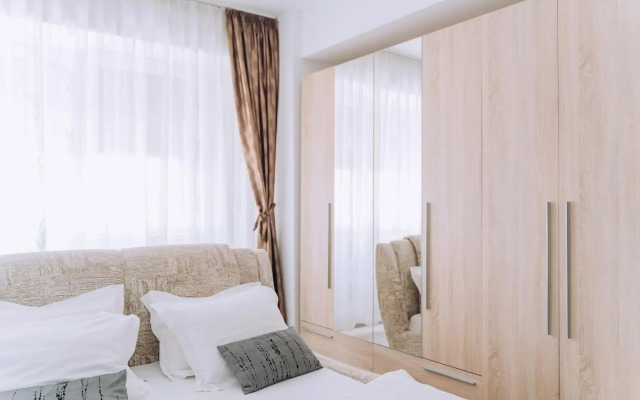 Class DeLuxe Apartments