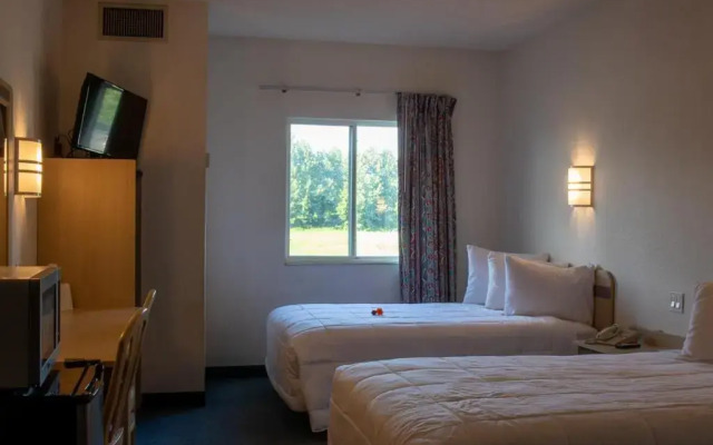 Morgantown Inn & Suites