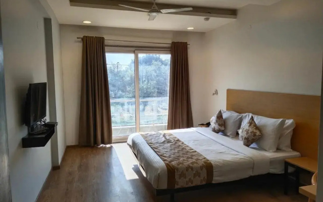 Saltstayz Express – Medicity (Near Medanta Hospital)