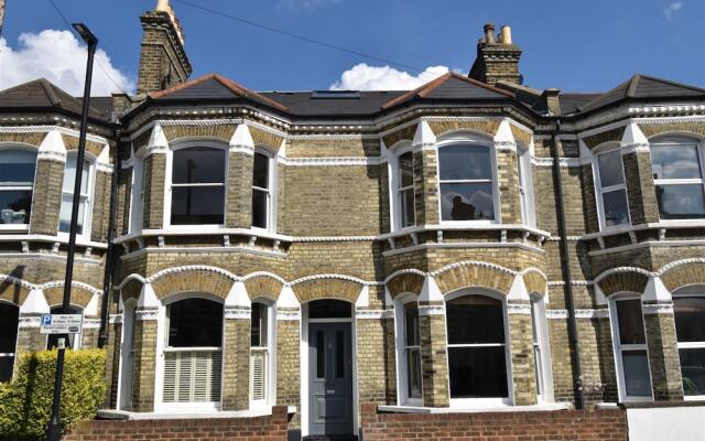 5 Bedroom House With Patio in Brixton