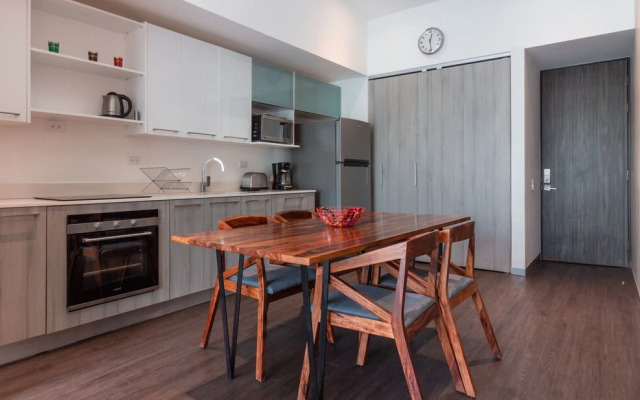BEE Suites Santa Ana