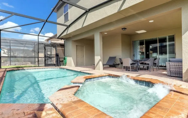 Special Offer Spacious Home With Pool!