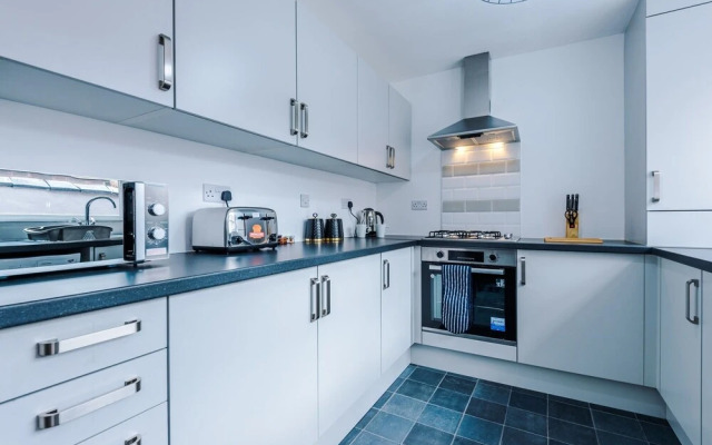 Lovely three bedroom home free parking